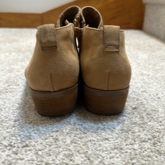 🌻3 for $10🌻 Carlos Santana tan Booties - Picture 3 of 10